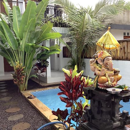 Villa Iris Homestay 乌鲁瓦图 外观 照片