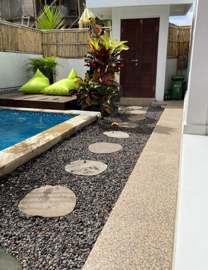 Villa Iris Homestay 乌鲁瓦图 外观 照片